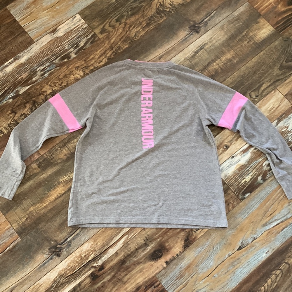 Under Armor top size M